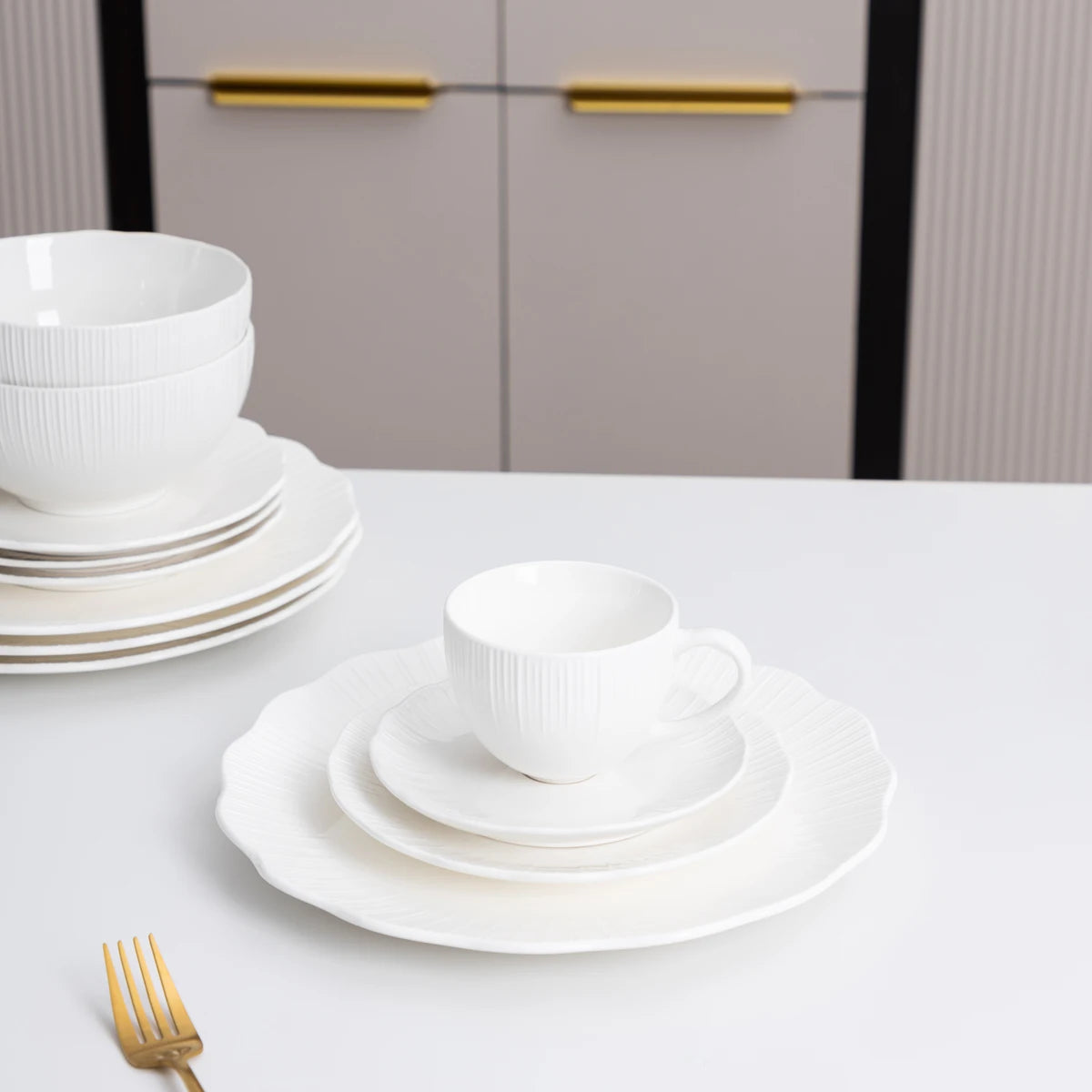 12/20-Piece Porcelain Dinner Set Elegant White Ceramic Bowls and Plates