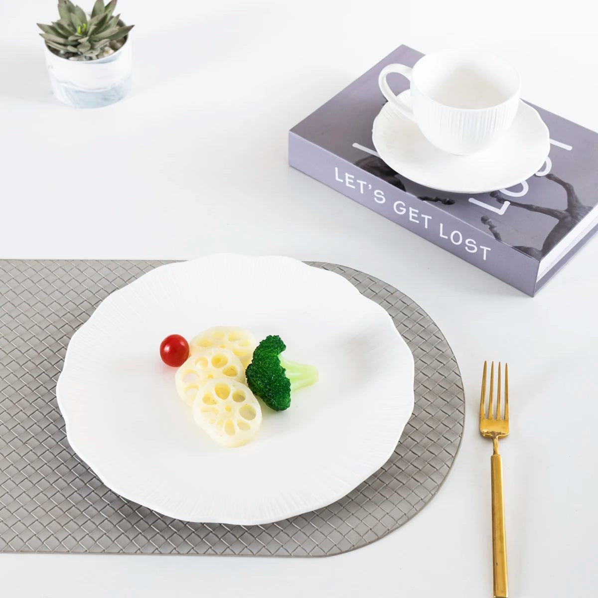 12/20-Piece Porcelain Dinner Set Elegant White Ceramic Bowls and Plates