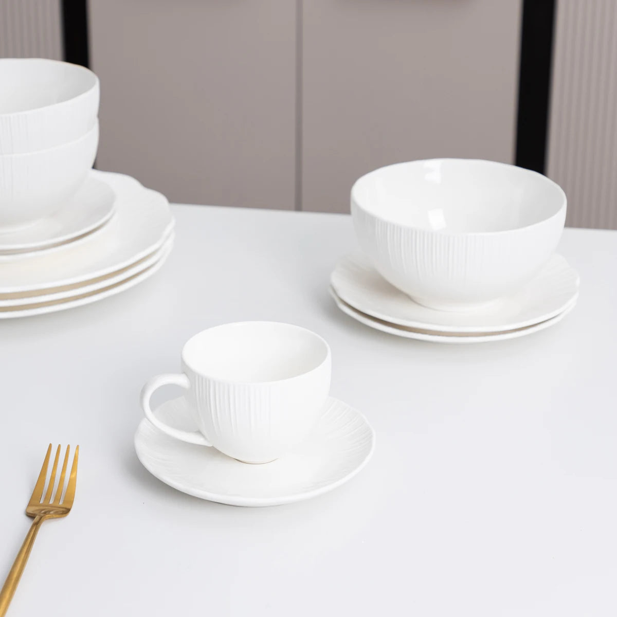 12/20-Piece Porcelain Dinner Set Elegant White Ceramic Bowls and Plates
